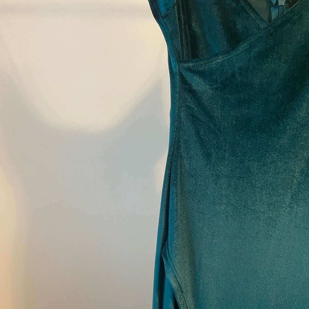 NWT- SOLD Lulu’s Debut Diva Emerald Green Velvet Maxi, XS - Picture 5 of 5